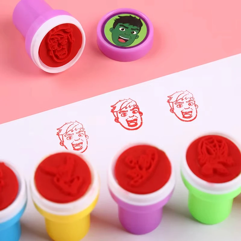 Spidey and His Amazing Stamps  - Cosplay Prop Filler のレビューと価格